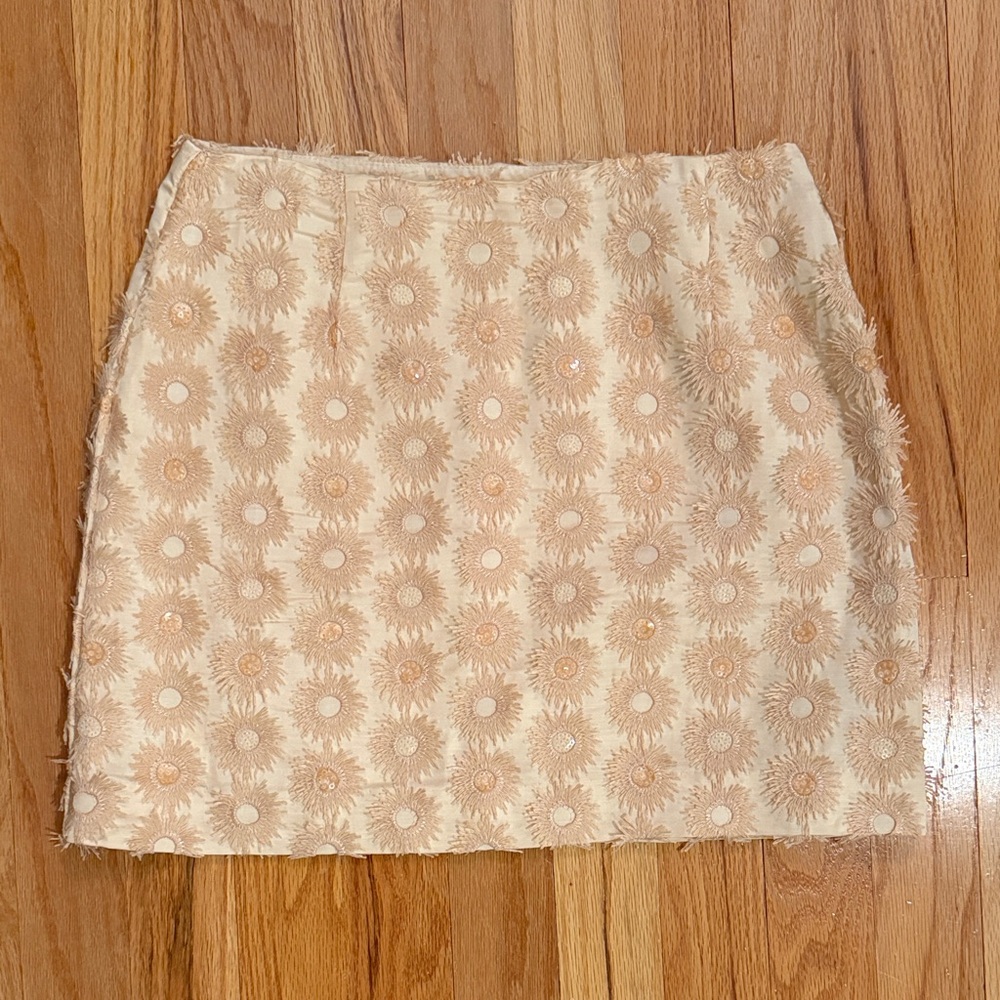H&M APPLIQUÉD MINI SKIRT